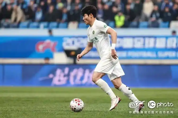 欧冠对决：巴黎圣日耳曼 VS 皇家马德里